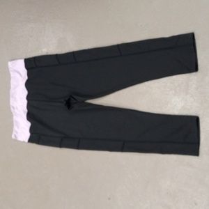 STARTING POINT LAVANDER AND BLACK, 2 SIDE POCKETS, ATHLETIC CAPRIS